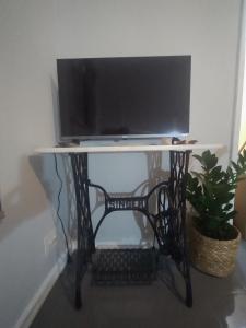a tv on a console table with a television on it at Brota na Lapa in Rio de Janeiro