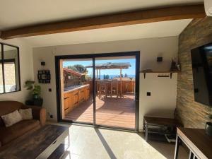 TV a/nebo společenská místnost v ubytování Maison de la quieta