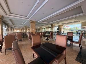 Un restaurante u otro lugar para comer en LK kk