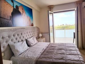 A bed or beds in a room at B&B Waltanna Airport