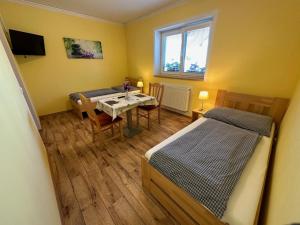 Postel nebo postele na pokoji v ubytování Pension Mijami