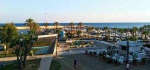 O vedere generală la mare sau o vedere la mare
luată din acest apartament