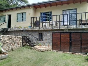 a large house with a large wooden garage at Mateo y Stella in Bialet Massé