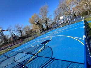 Tenis in/ali skvoš poleg nastanitve Lyons Winkups holiday park ll22 9EL oz. v okolici
