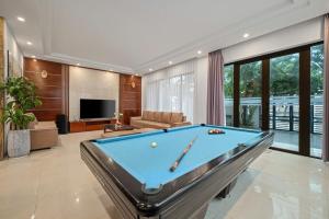 a pool table in a living room with a pool table at Villa Da Nang Hoang Sa in Da Nang