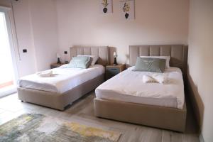 Postel nebo postele na pokoji v ubytování Endrit Accommodation