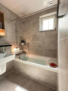 Ένα μπάνιο στο Cozy Aori house
