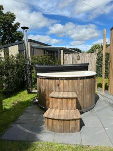Gallery image of Vakantie Chalet met hottub in Ibiza stijl te Zeeland in Heinkensand