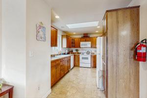 Cucina o angolo cottura di Seaside Serenity