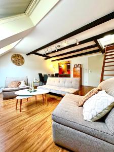 a living room with two couches and a table at Duplex cosy en hypercentre de Thionville - 3min à pied de la gare in Thionville