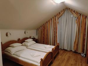 A bed or beds in a room at Hotel ICON