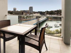 Ban công/sân hiên tại Oaks Townsville Gateway Suites