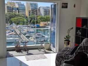 Posedenie v ubytovaní Luxury Seafront Apartment 3BR Ta Xbiex