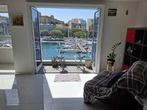 Posedenie v ubytovaní Luxury Seafront Apartment 3BR Ta Xbiex