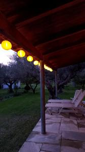 Ogród w obiekcie Nafpaktos cottage by the sea for travelers and dreamers!