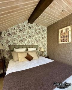 Кровать или кровати в номере Part des Anges - Gîte Hautvillers