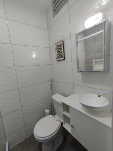 Bilik mandi di Studio Aconchegante Teresopolis no Alto