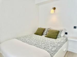 A bed or beds in a room at FUENGIROLA Los Boliches MALAGA - GREEN LOVE
