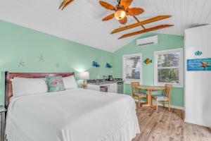 Postel nebo postele na pokoji v ubytování The Bahama House - Key West + 27 fotografií