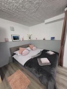 Posteľ alebo postele v izbe v ubytovaní STUDIO APARTMAN KATARINA