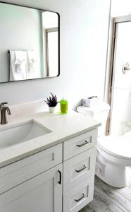 Ein Badezimmer in der Unterkunft Sun, Sand, Coastal Haven 2