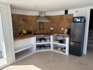 Kuchyň nebo kuchyňský kout v ubytování CASA A 20km DE BARCELONA CON SAUNA Y PISCINA PRIVADA Villa Fontpineda