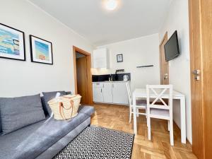 Kuchnia lub aneks kuchenny w obiekcie CYPRYS apartamenty dla rodzin z Dziećmi Władysławowo