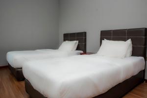Postel nebo postele na pokoji v ubytování OYO 90059 Ltk Home
