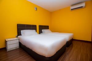 Postel nebo postele na pokoji v ubytování OYO 90059 Ltk Home
