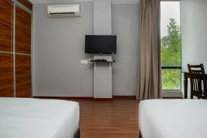 TV a/nebo společenská místnost v ubytování OYO 90059 Ltk Home
