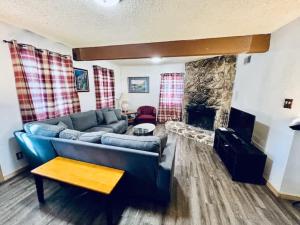 Gallery image of Home in Yosemite-Brookside Cottage-Sleeps 10 in Yosemite West