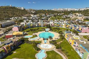 Πισίνα στο ή κοντά στο Marina Orada Apartment with Pool - 900m from the Beach