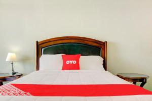 Postel nebo postele na pokoji v ubytování OYO Hotel Dundee By Crystal Lake
