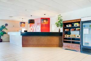 Certifikát, hodnocení, plakát nebo jiný dokument vystavený v ubytování OYO Hotel Dundee By Crystal Lake