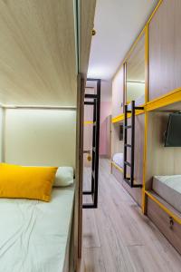 a room with two bunk beds and a tv at APTC ETXEa in Vitoria-Gasteiz