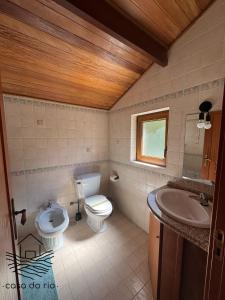 a bathroom with a toilet and a sink at Casa do Rio, Sever do Vouga in Paradela +22 photos