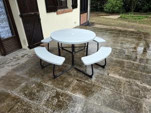 Patio nebo venkovní prostory v ubytování Gite du Puits Tournant - Chambre 3
