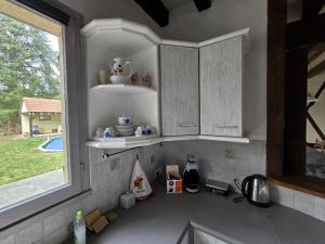 Kuchyň nebo kuchyňský kout v ubytování Gite du Puits Tournant - Chambre 3