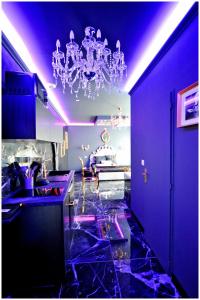 La majestueuse, SPA XXL, Day use, Suite de luxe, 5 min centre 주방 또는 간이 주방