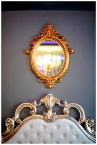 La majestueuse, SPA XXL, Day use, Suite de luxe, 5 min centre 객실 침대