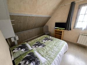 Ένα ή περισσότερα κρεβάτια σε δωμάτιο στο Gite du Puits Tournant - Chambre 1