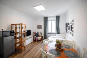 Μια τηλεόραση ή/και κέντρο ψυχαγωγίας στο Splendido Bilocale in Zona Chinatown