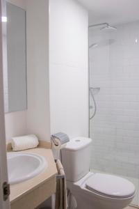 Phòng tắm tại Atlantic Garden Beach & Surf 164 +18 ảnh