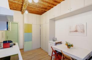 A kitchen or kitchenette at Florence David's Guesthouse