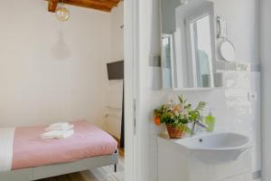 A bathroom at Florence David's Guesthouse