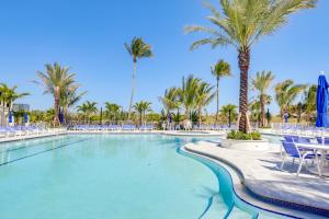 Πισίνα στο ή κοντά στο Sunny Ocean Village Beach Condo Community Pool