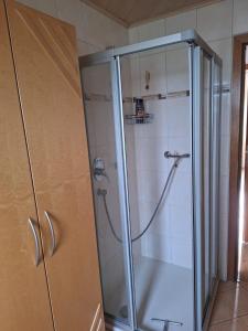 Ένα μπάνιο στο Ferienwohnung Bachgeflüster