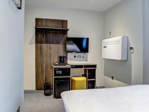 Televisyen dan/atau pusat hiburan di OYO Tamworth Arms Boutique Pub & Hotel