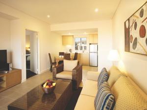 Oaks Broome Hotel的厨房或小厨房