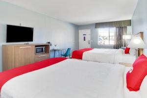 Postel nebo postele na pokoji v ubytování OYO Hotel Ingleside TX